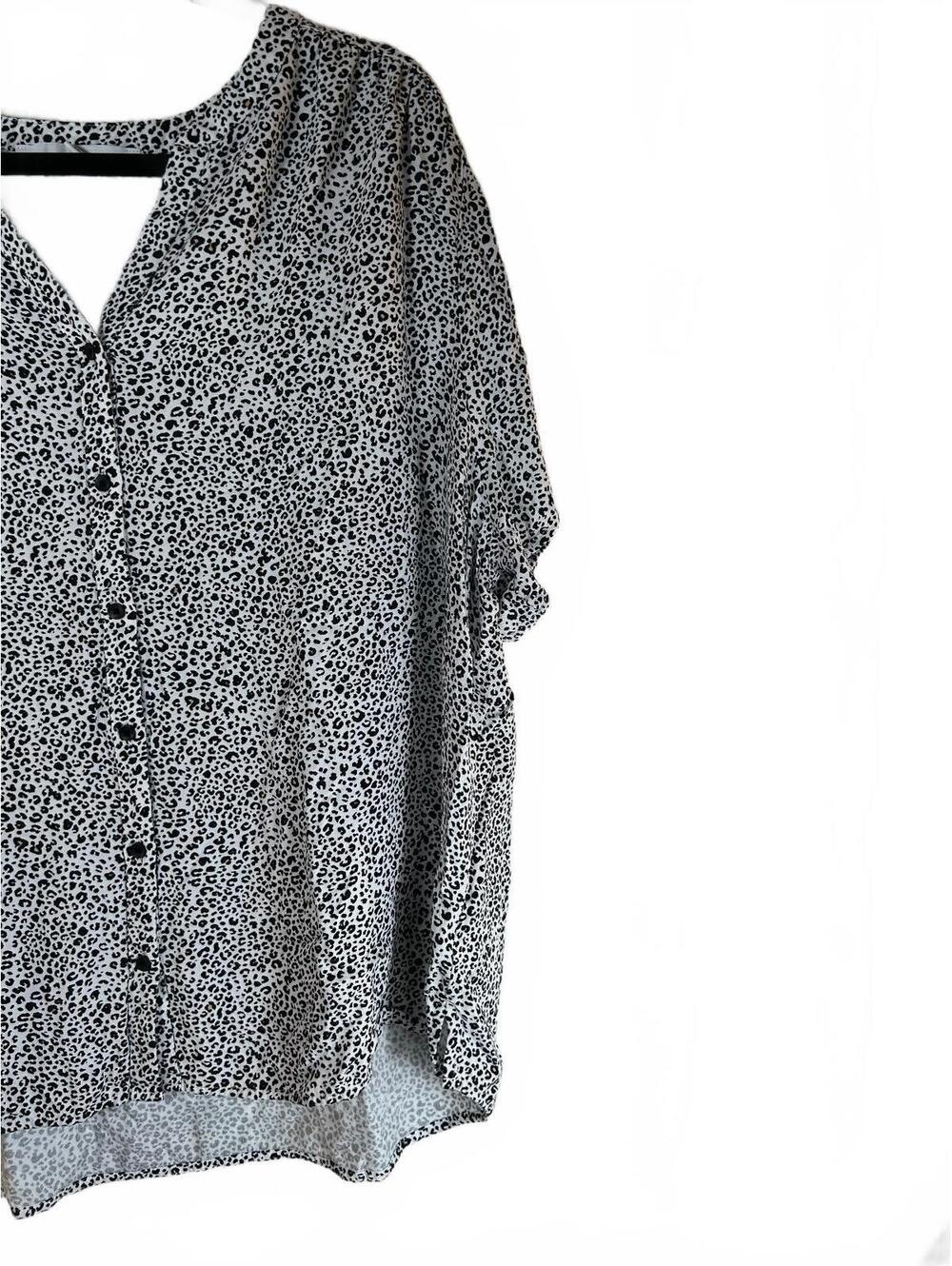 AMAZON ESSENTIALS Women’s Button Down Short Sleeve Leopard Print Top / Size: XXL - Picture 5 of 7